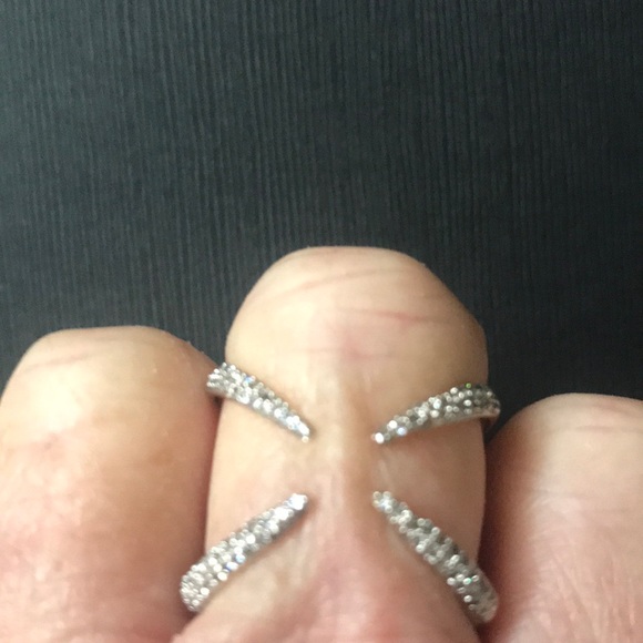 Diamond like ring adjustable - Picture 2 of 4